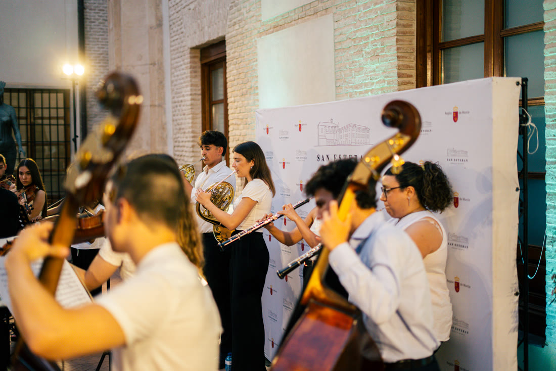 Ensayo de la Academia junto a los maestros