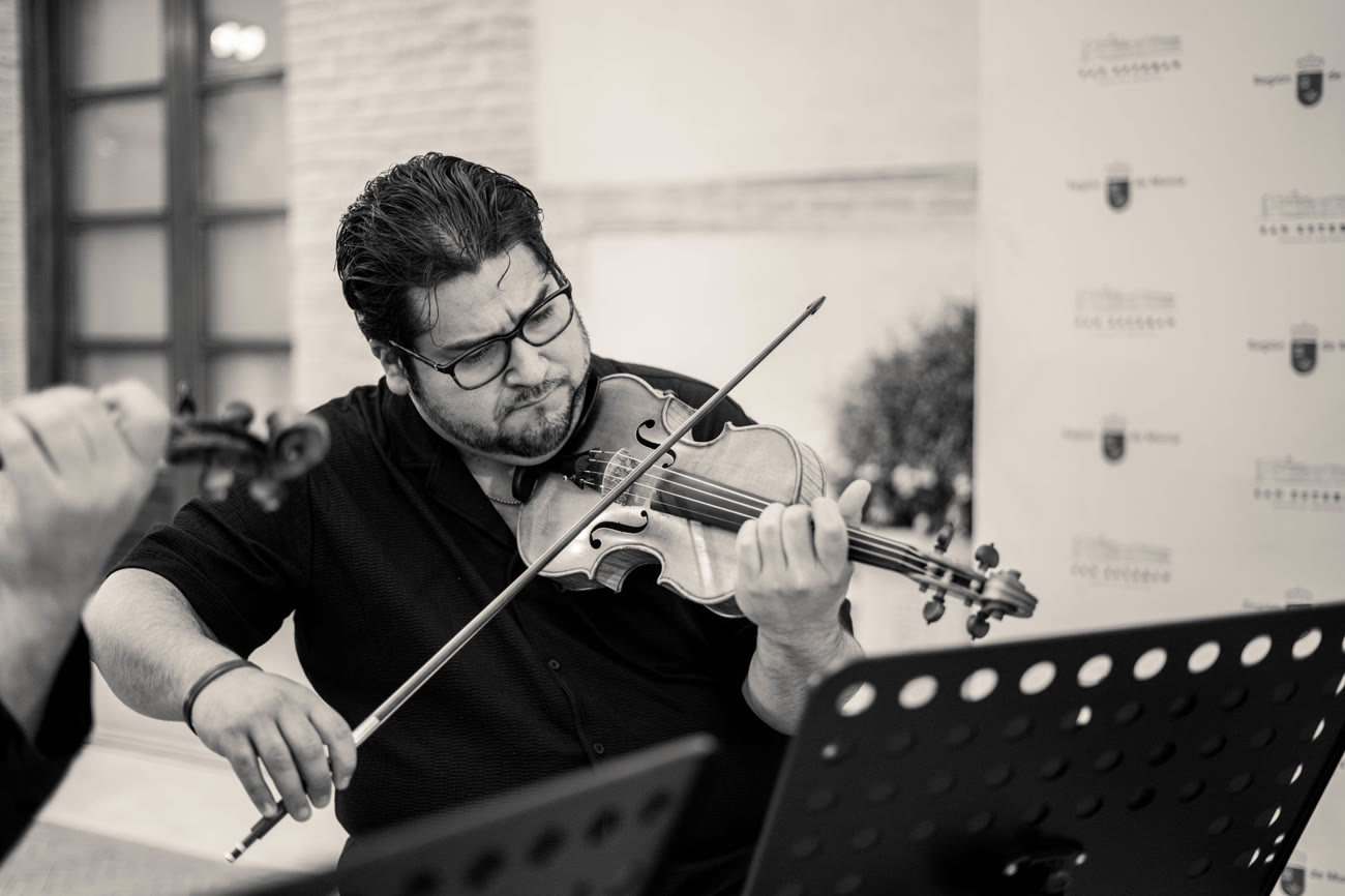 Intérprete de viola durante un concierto de MurciArt