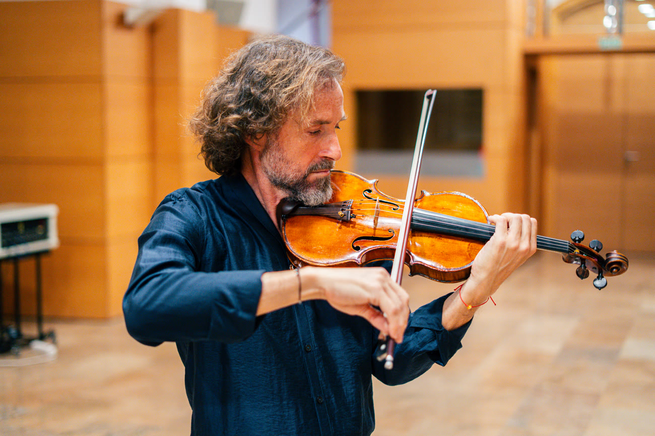 Darlin Dyle interpretando el violín